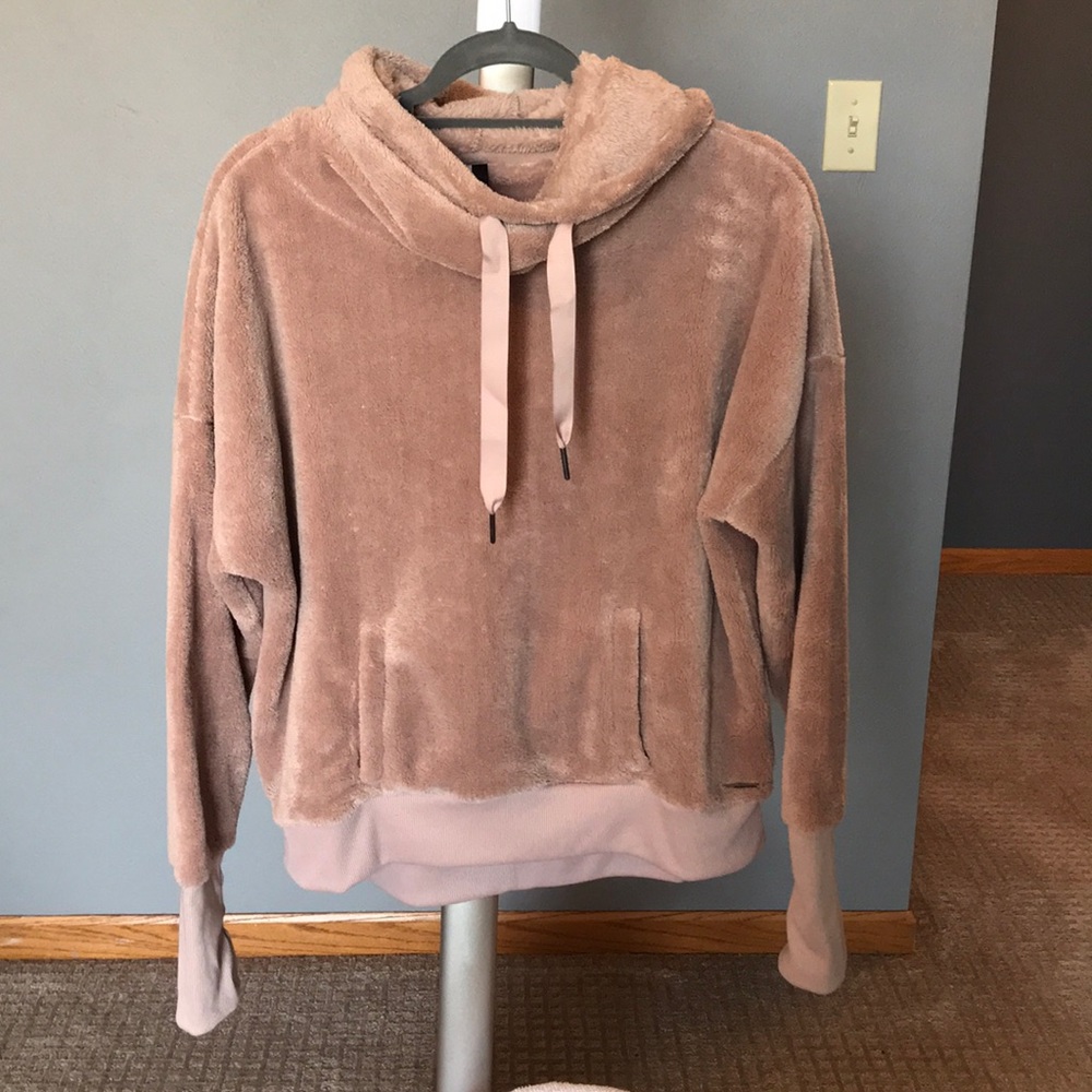 Mondetta sweat shirts